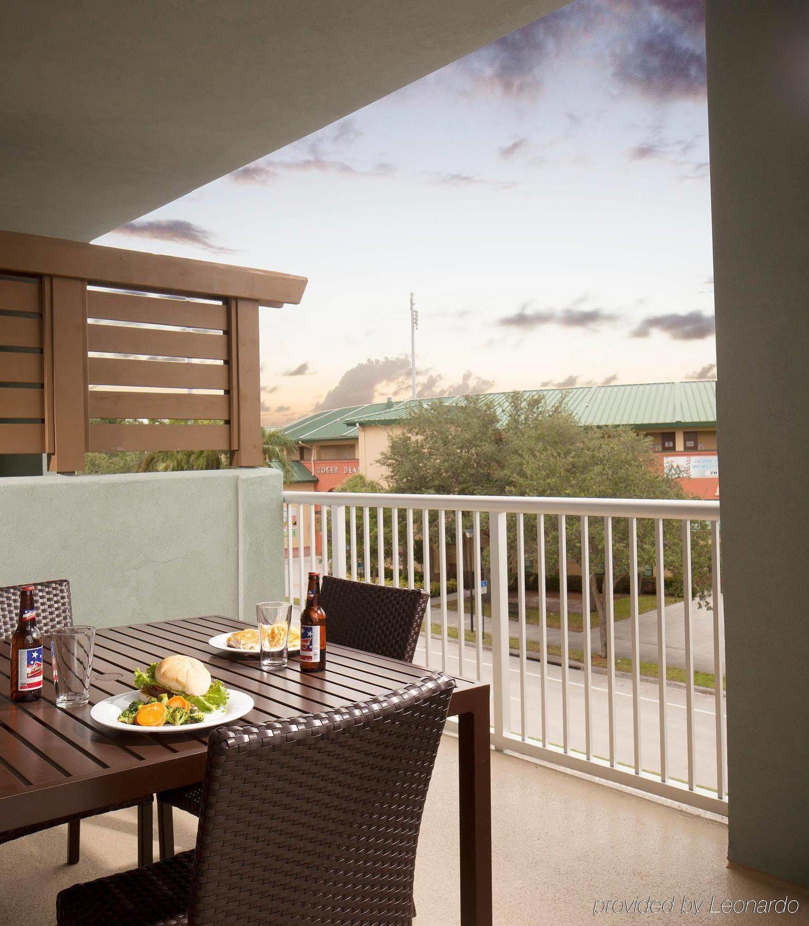 Courtyard By Marriott Palm Beach Jupiter Exterior photo